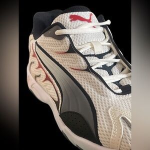Puma INHALE Men's White and Black Athletic LifeStyle shoes Size 10.5 **NEW** NWB